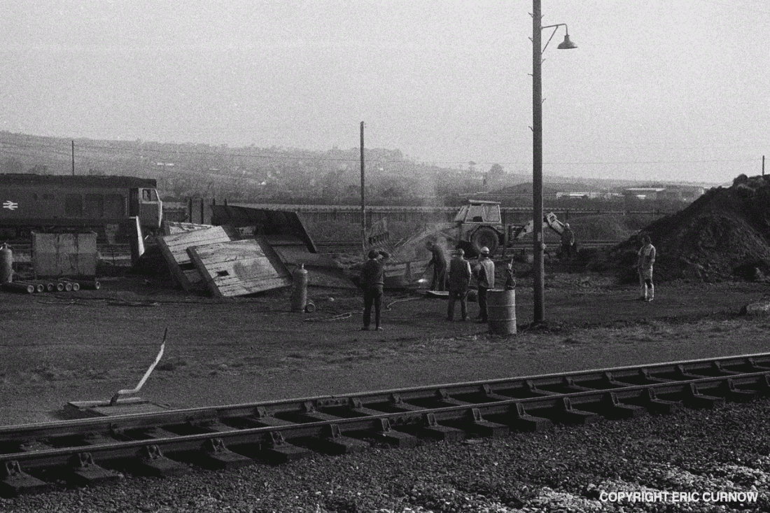 760407A21-LRK-WTR_T-DMLTN=w