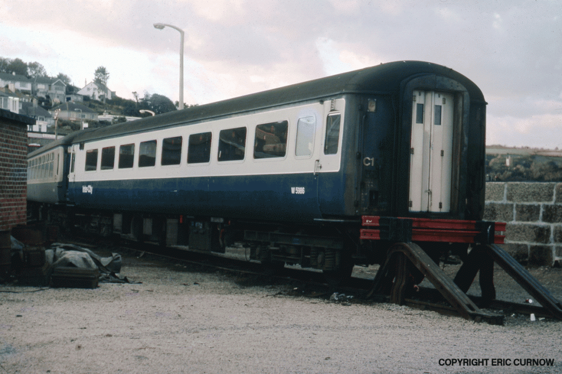 760907A01-PNZ-COACH-PARKD=w