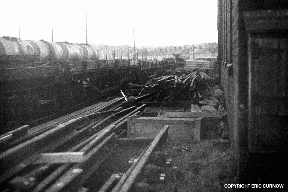 760407A10-LRK-L_YRD-RAILS=w